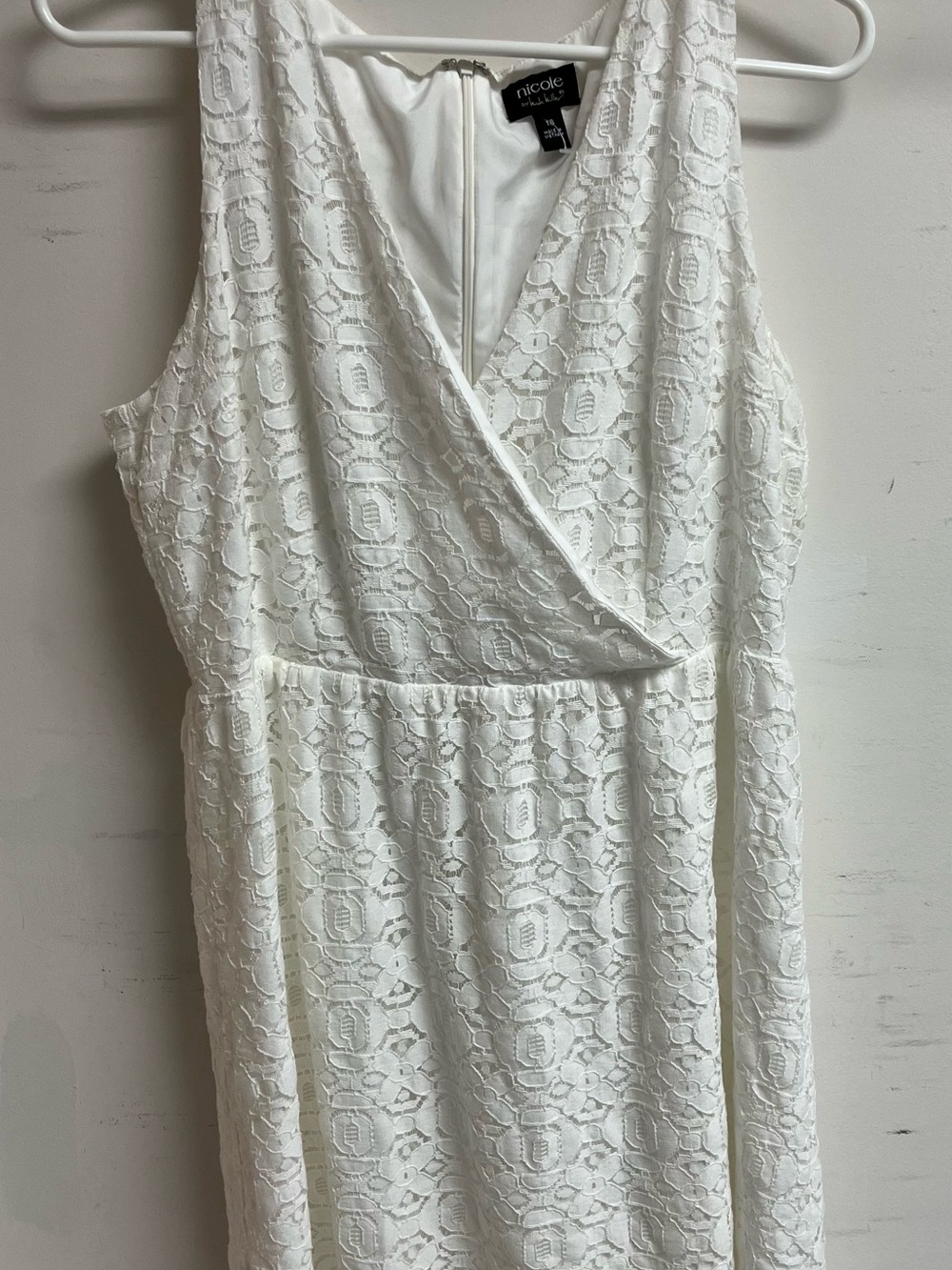 Nicole Miller White Lace Sleeveless V-Neck Dress